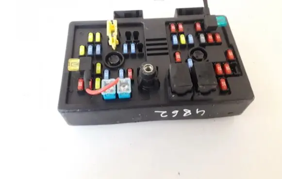 Chevrolet Captiva Fuse box set 96821082 10g08