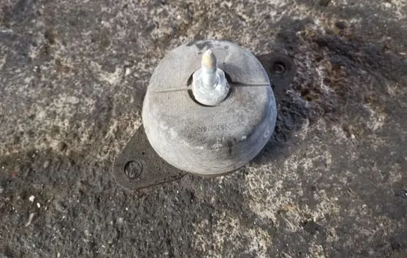 Engine mount bracket