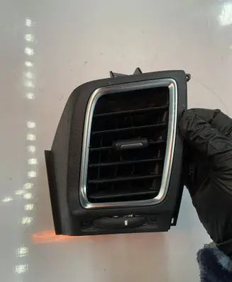 Rear air vent grill