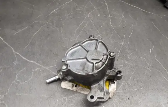 Citroen C4 I Picasso Vacuum pump D165-1C1