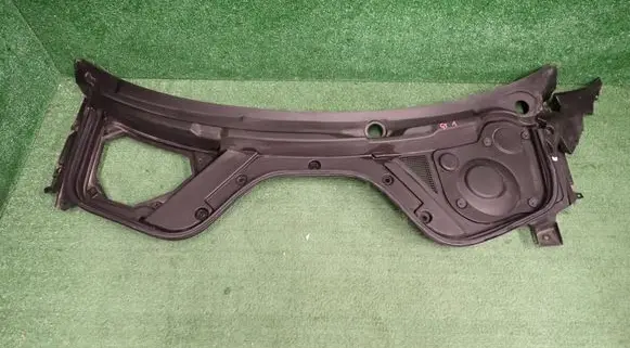Maserati GranTurismo II Wiper trim 670168182