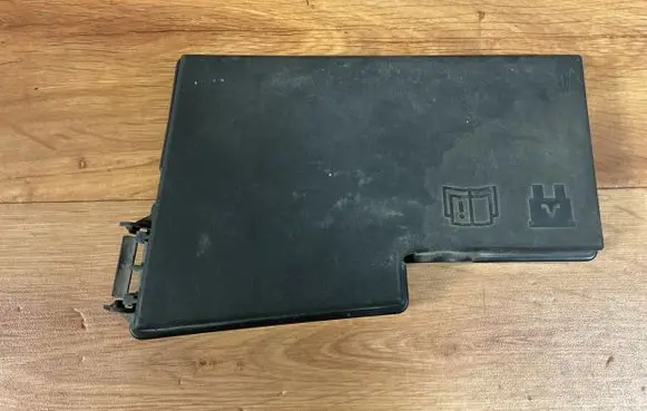 Ford Focus Fuse box cover 318789195