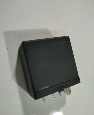 Volkswagen PASSAT B6 Other relay 4A0907440