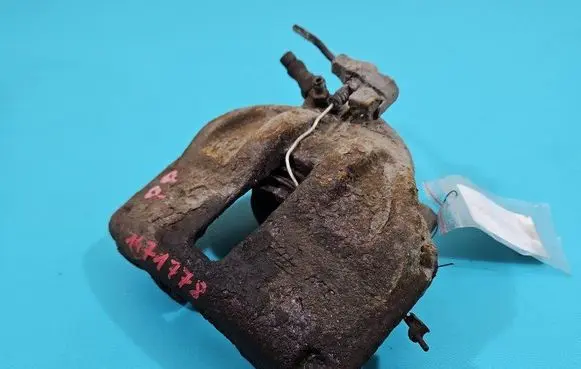 Front brake caliper