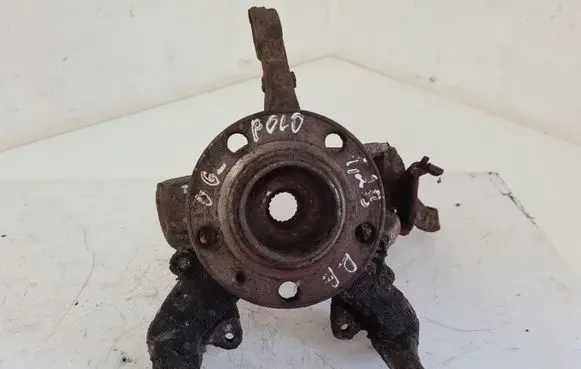 Volkswagen Polo IV 9N3 Front wheel hub spindle knuckle