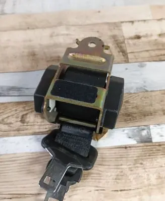 Peugeot 607 Middle seatbelt (rear) 049024