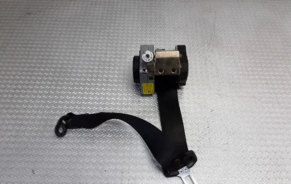 Middle seatbelt (rear)