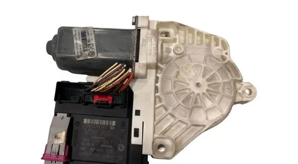 Volkswagen PASSAT CC Front door window regulator motor 1K0959793P F005S00347