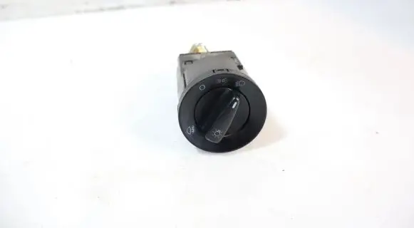 Skoda Fabia Mk2 (5J) Light switch