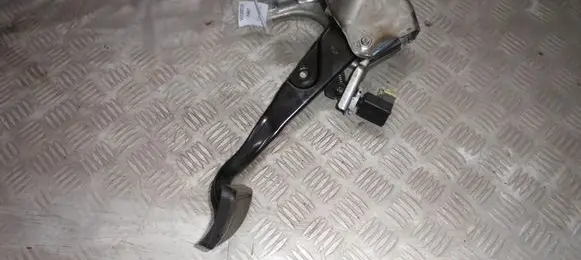 Hyundai Veloster Brake pedal 32800-2V200