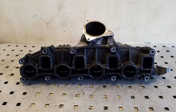 Volkswagen Tiguan Intake manifold 03L129711E 1024113S01