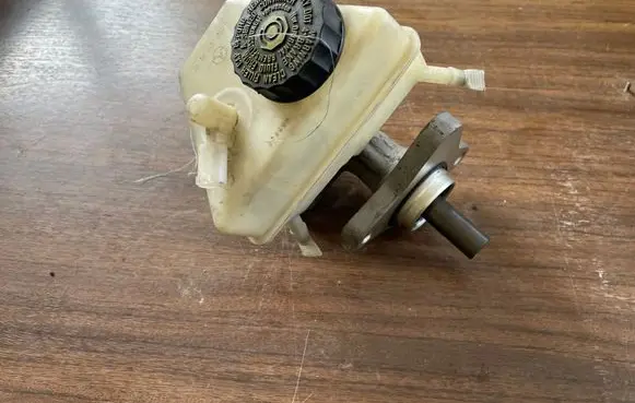 Mercedes-Benz C W203 Master brake cylinder A2034300002