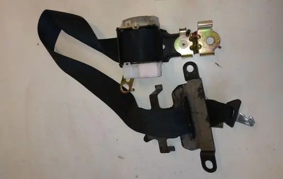 Toyota Corolla Verso E121 Middle seatbelt buckle (rear) H099901