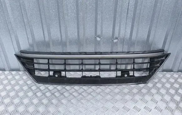 Volkswagen Tiguan Front bumper lower grill 5NA853677 5NA853677H