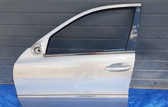 Mercedes-Benz E W211 Front door DRZWILP211723