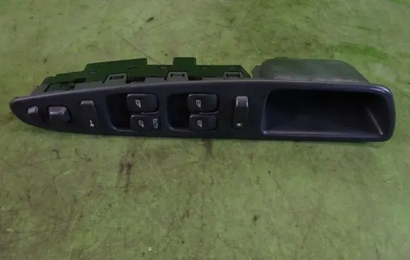 Volvo S40, V40 Quarter vent window switch 30638694
