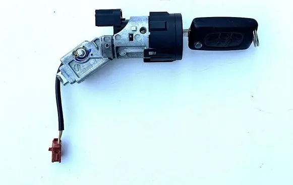 Citroen C4 II Ignition lock E1105995