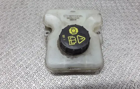 Brake fluid reservoir