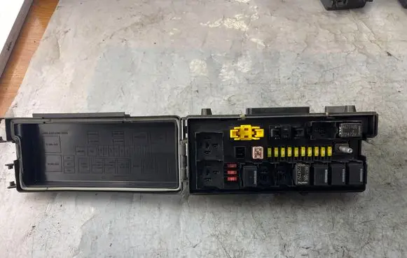 Jeep Grand Cherokee (WK) Fuse module 04692114AC