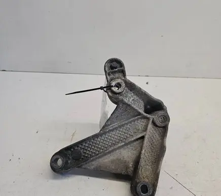 Renault Scenic II - Grand scenic II Gearbox mounting bracket 8200043084