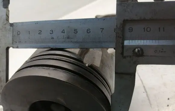 Piston with connecting rod