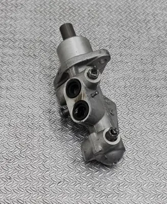 Renault Twingo II Master brake cylinder 8200403300
