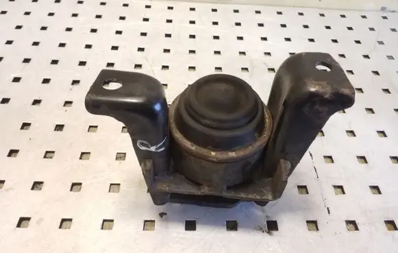 Toyota Corolla Verso AR10 Engine mount bracket