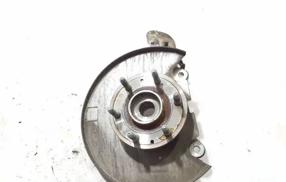 Chevrolet Silverado Front wheel hub 84673207