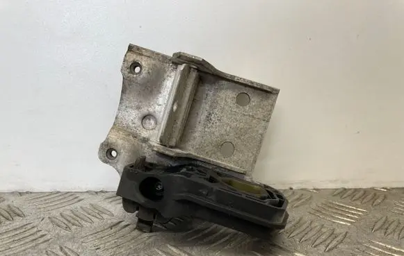 Radiator mount bracket