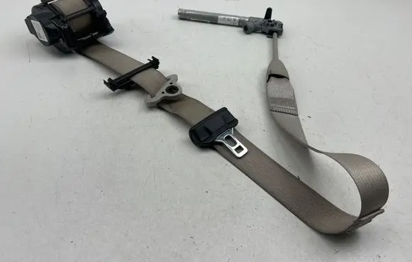 Chrysler Pacifica Front seatbelt P5LA361D2AD 6294874 TSH30961AAPZ