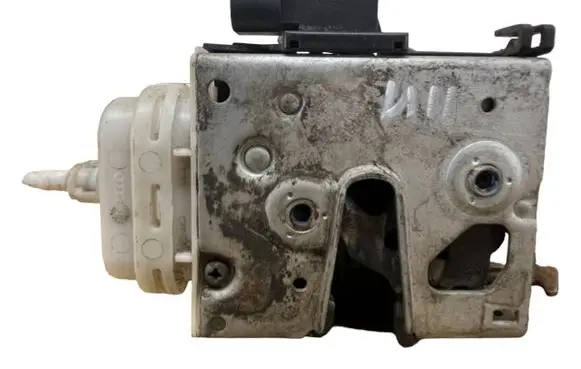 Audi A4 S4 B5 8D Front door lock 8D1837016E