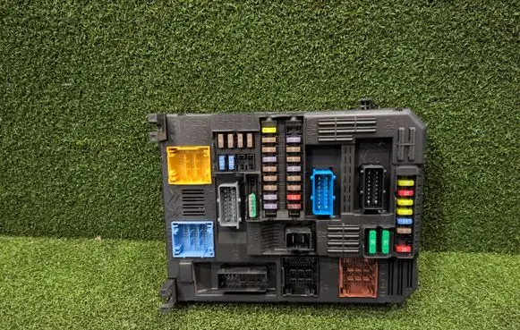 Citroen C4 Cactus Fuse module 9830707680 28641125 3221962824