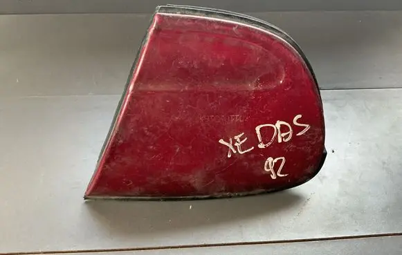 Tailgate rear/tail lights
