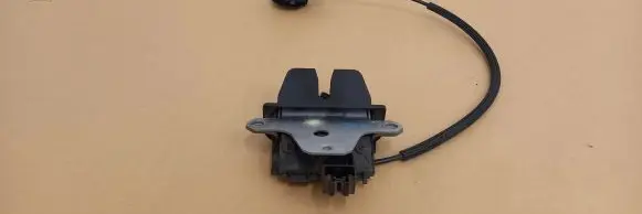 Jaguar XF X250 Tailgate/trunk/boot lock/catch/latch 6W83442A66CD 01097061002 352111