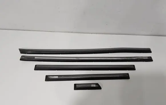 Mercedes-Benz G W461 W463 1st Gen Fender trim (molding) A4636900762 A4636981062 A4636900962