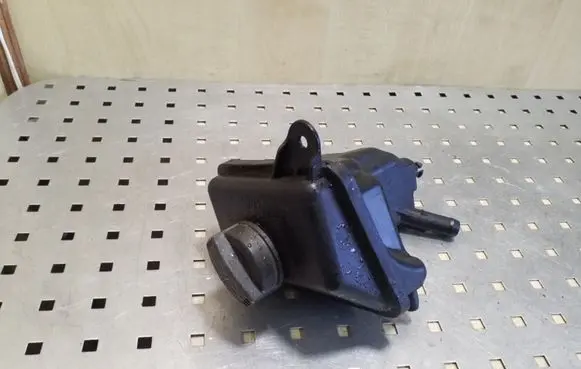 Audi A8 S8 D3 4E Power steering fluid tank/reservoir 4E0422373N