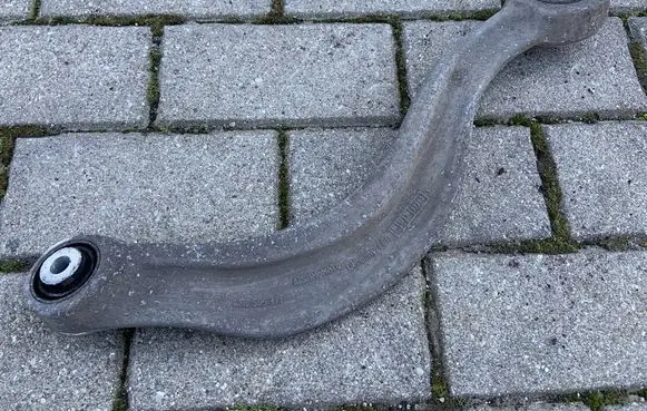 Rear control arm