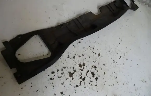 Mercedes-Benz B W246 W242 Wiper trim A2468300213