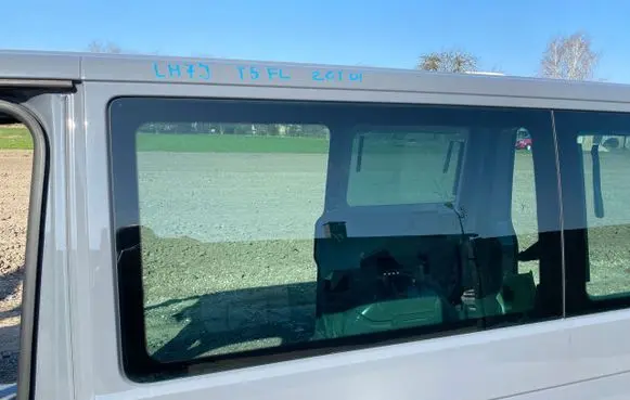 Volkswagen Transporter - Caravelle T5 Front triangle window/glass 