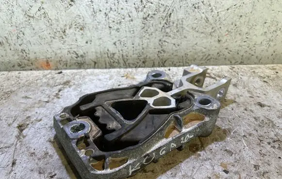 Ford Kuga III Engine mount bracket