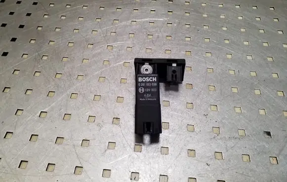 Audi A3 S3 8P Glow plug pre-heat relay 0281003038 038907281D