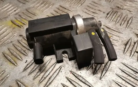 Mercedes-Benz A W169 Turbo solenoid valve 0051535528