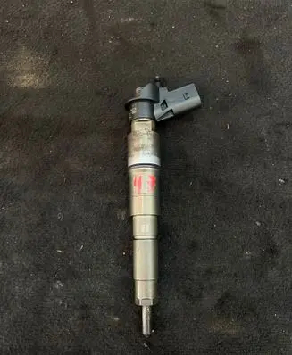 BMW 5 E60 E61 Fuel injector 7792721