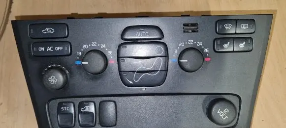 Volvo V70 Air conditioning/heating control unit 8691876