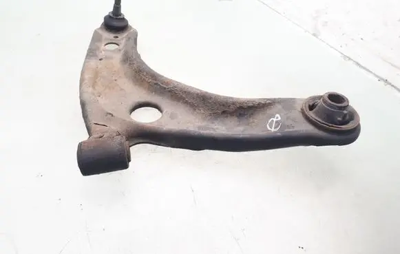 Toyota Yaris Front lower control arm/wishbone