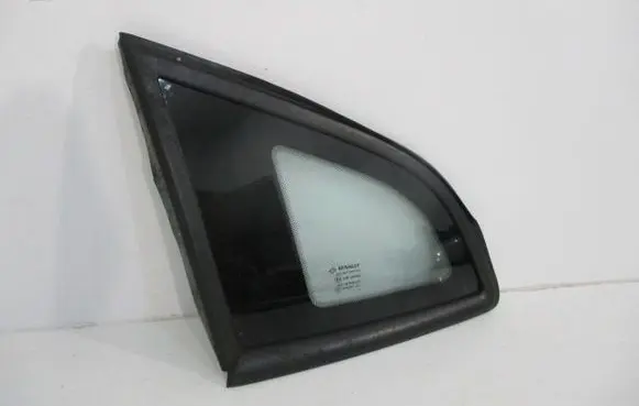 Renault Megane III Rear vent window glass