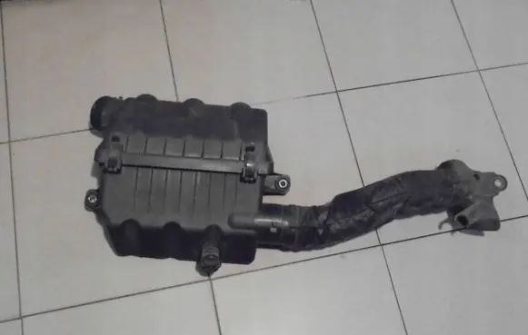 Hyundai i10 Air filter box 281100X100