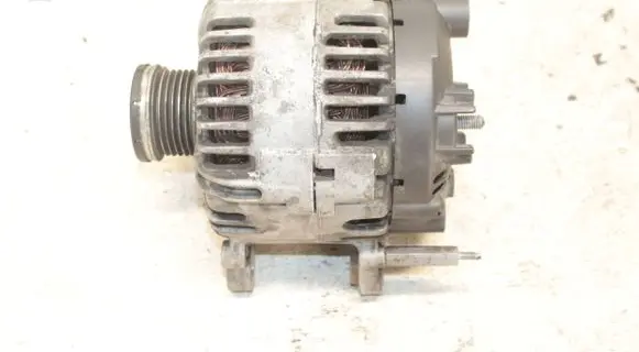 Volkswagen PASSAT B7 Generator/alternator 03C903023C