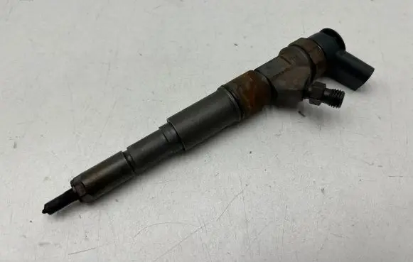 BMW 5 E60 E61 Fuel injector 7794435 0445110209