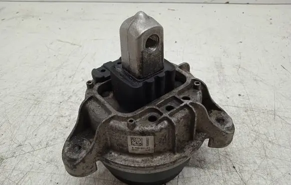 BMW 5 F10 F11 Engine mount bracket 678560101